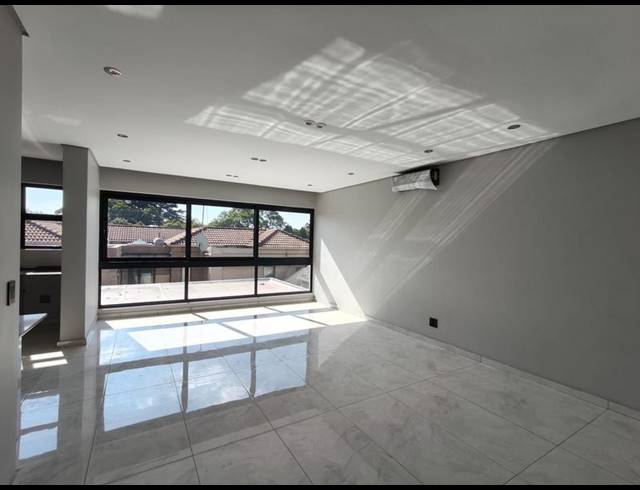5 BEDROOM PROPERTY TO RENT IN HOUGHTON ESTATE